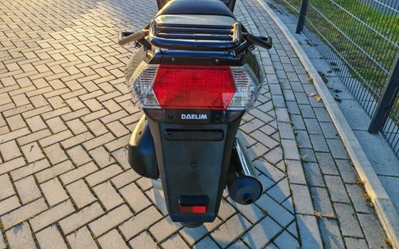 Gebrauchtmotorrad Daelim Freewing 125 - Bild 9