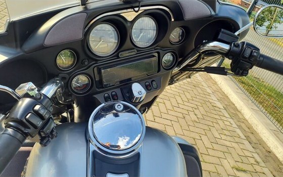 Gebrauchtmotorrad Harley-Davidson Electra Glide Ultra Sport - Bild 5