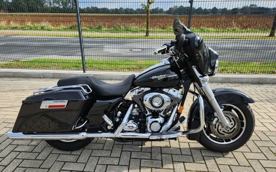 Gebrauchtmotorrad Harley-Davidson CVO Street Glide FLHXSE - Bild 1