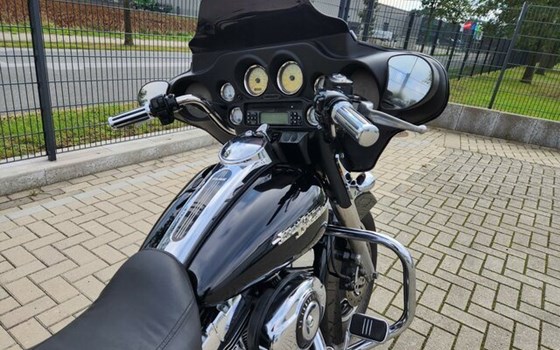 Gebrauchtmotorrad Harley-Davidson CVO Street Glide FLHXSE - Bild 13