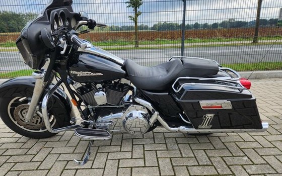 Gebrauchtmotorrad Harley-Davidson CVO Street Glide FLHXSE - Bild 3