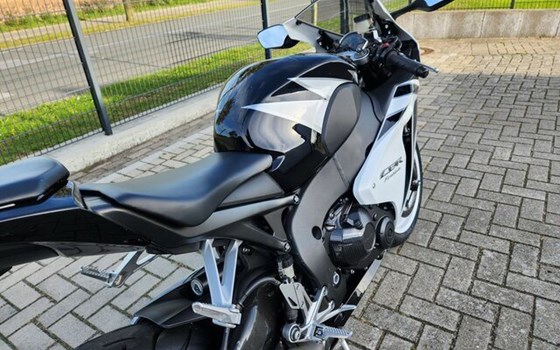 Gebrauchtmotorrad Honda CBR1000RR Fireblade SP - Bild 14