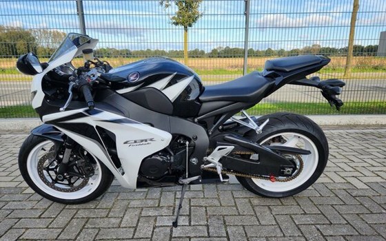 Gebrauchtmotorrad Honda CBR1000RR Fireblade SP - Bild 3