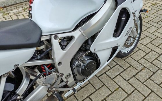 Gebrauchtmotorrad Honda CBR 900 RR Fireblade - Bild 10