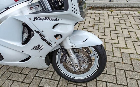 Gebrauchtmotorrad Honda CBR 900 RR Fireblade - Bild 5