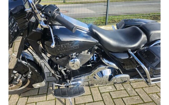 Gebrauchtmotorrad Harley-Davidson Electra Glide Ultra Classic FLHTCU - Bild 9