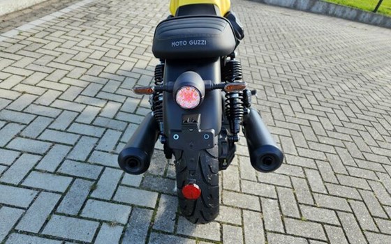 Gebrauchtmotorrad Moto Guzzi V7 II Stone - Bild 2
