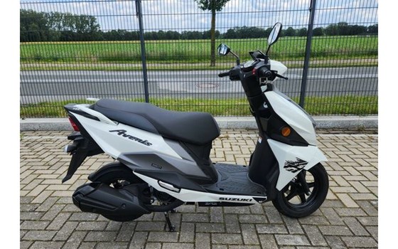 Gebrauchtmotorrad Suzuki Avenis 125 - Bild 11
