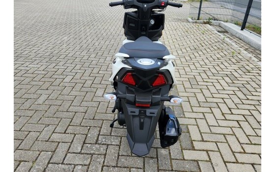 Gebrauchtmotorrad Suzuki Avenis 125 - Bild 7