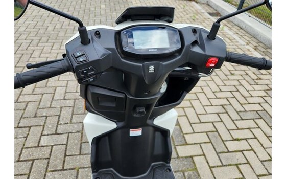 Gebrauchtmotorrad Suzuki Avenis 125 - Bild 8