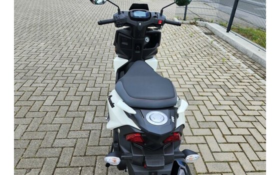 Gebrauchtmotorrad Suzuki Avenis 125 - Bild 9