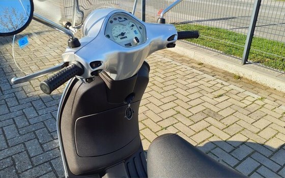Gebrauchtmotorrad Vespa LX 50 2T - Bild 13
