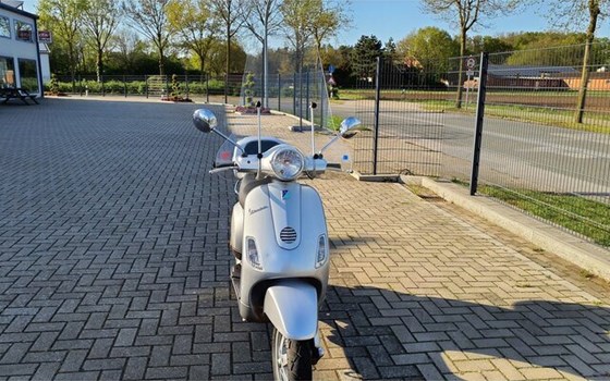 Gebrauchtmotorrad Vespa LX 50 2T - Bild 3