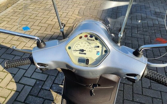 Gebrauchtmotorrad Vespa LX 50 2T - Bild 9