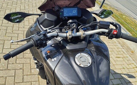 Gebrauchtmotorrad Yamaha Niken - Bild 20