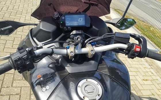 Gebrauchtmotorrad Yamaha Niken - Bild 6