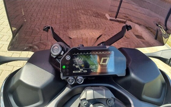 Gebrauchtmotorrad Yamaha Niken - Bild 8