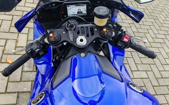 Gebrauchtmotorrad Yamaha YZF-R1SP - Bild 2