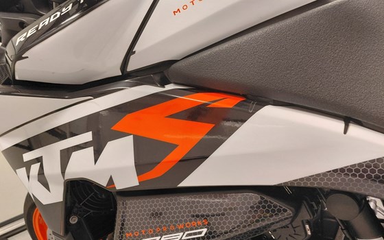 Gebrauchtmotorrad KTM 890 SMT - Bild 4