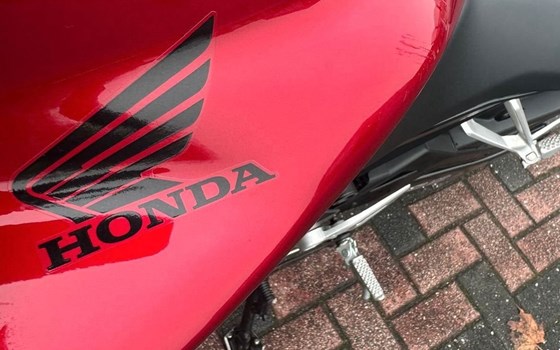 Gebrauchtmotorrad Honda CB125R - Bild 9