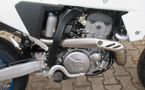 Gebrauchtmotorrad Suzuki DR-Z4SM - Bild 12