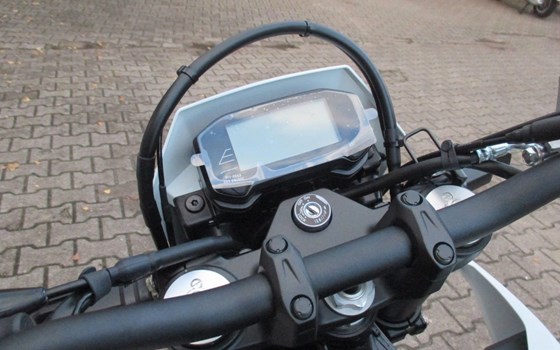 Neufahrzeug Suzuki DR-Z4SM - Bild 9