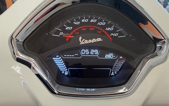 Gebrauchtmotorrad Piaggio GTS 125 - Bild 9