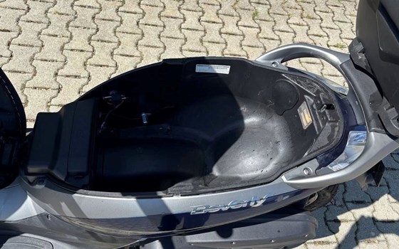 Gebrauchtmotorrad Piaggio Beverly 350ie ABS/ASR - Bild 10