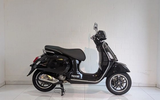 Motorrad Occasion Vespa GTS 310 Super - Bild 3