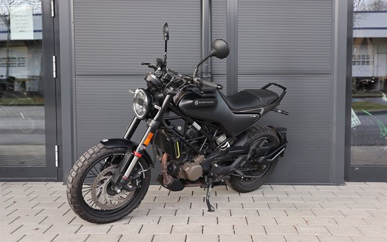 Gebrauchtmotorrad Husqvarna Svartpilen 125 - Bild 3