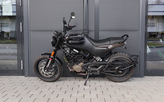 Gebrauchtmotorrad Husqvarna Svartpilen 125 - Bild 4