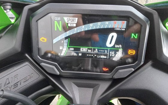 Gebrauchtmotorrad Kawasaki Ninja ZX-4RR 40th Anniversary Edition - Bild 4