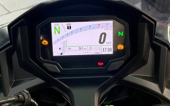 Gebrauchtmotorrad Kawasaki Ninja 650 KRT - Bild 9