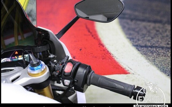 Gebrauchtmotorrad Triumph Speed Triple 1200 RR - Bild 17