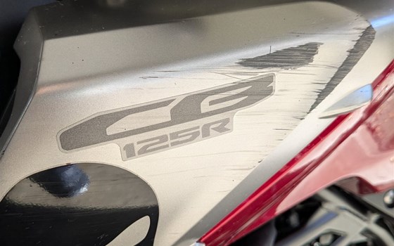 Gebrauchtmotorrad Honda CB125R - Bild 12