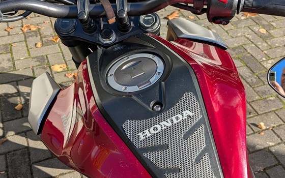 Gebrauchtmotorrad Honda CB125R - Bild 3