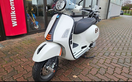 Gebrauchtmotorrad Vespa GTS 300 Super Sport - Bild 2
