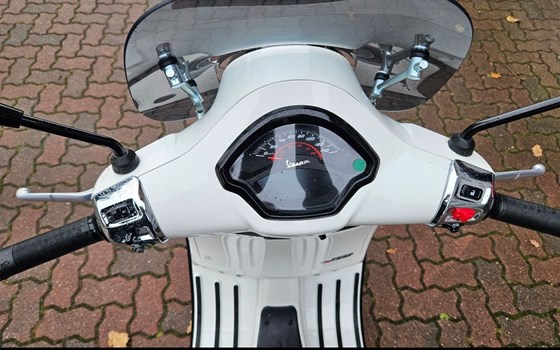 Gebrauchtmotorrad Vespa GTS 300 Super Sport - Bild 6