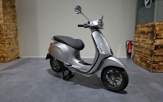 Neufahrzeug Vespa Elettrica 70 km/h - Bild 1