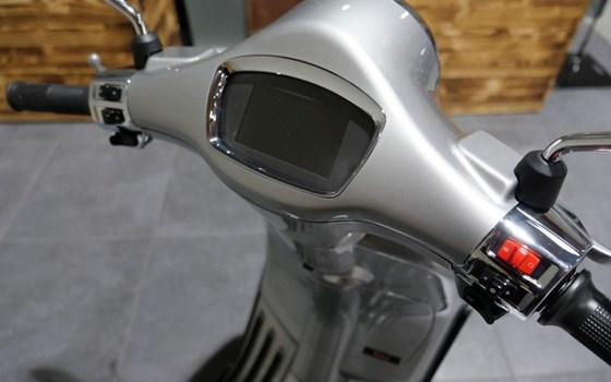 Neufahrzeug Vespa Elettrica 70 km/h - Bild 5