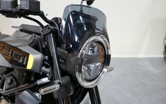 Neufahrzeug Husqvarna Svartpilen 401 - Bild 6