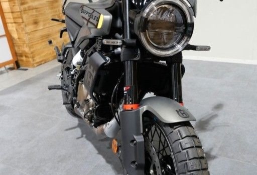 Neufahrzeug Husqvarna Svartpilen 125 - Bild 4