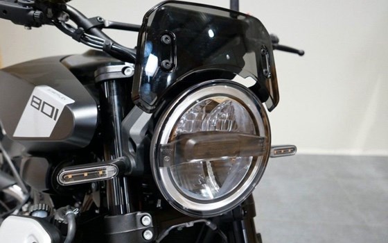 Gebrauchtmotorrad Husqvarna Svartpilen 801 - Bild 4