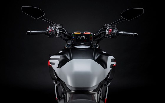 Neufahrzeug Ducati Diavel V4 - Bild 10