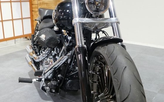 Gebrauchtmotorrad Harley-Davidson Softail Breakout FXSB - Bild 4