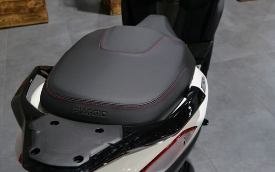 Gebrauchtmotorrad Piaggio MP3 400 Sport - Bild 10