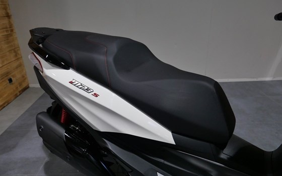 Gebrauchtmotorrad Piaggio MP3 400 Sport - Bild 6