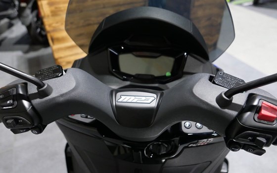 Neufahrzeug Piaggio MP3 300 Sport - Bild 10