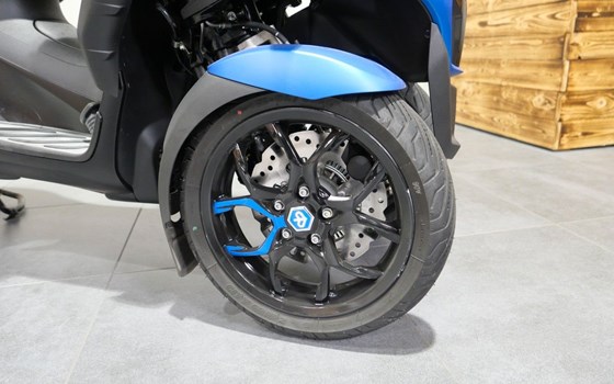 Gebrauchtmotorrad Piaggio MP3 300 Sport - Bild 6