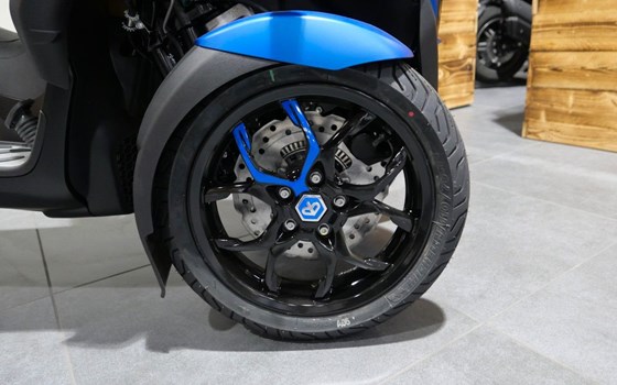 Neufahrzeug Piaggio MP3 300 Sport - Bild 9